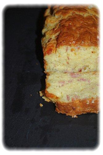 Cake-a-la-mozarella-et-au-jambon.jpg