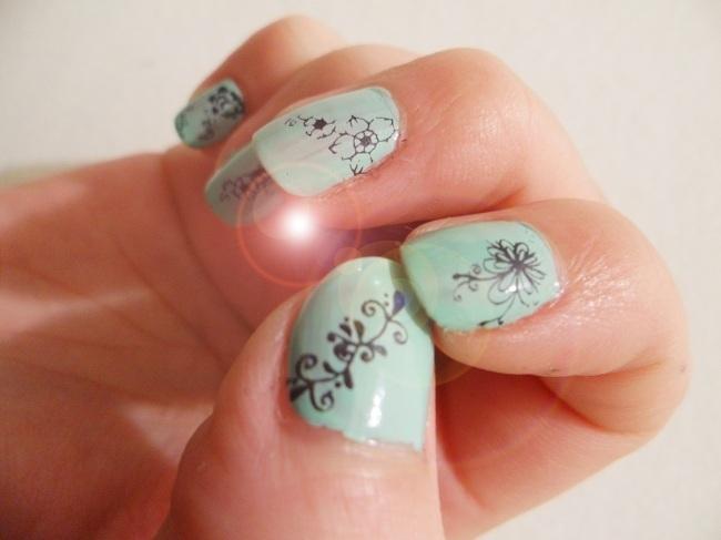 Manucure d'été: vert pâle/végétation. SAM_6203-copie-1.JPG