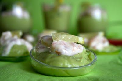 VERRINES DE CREME D'AVOCAT AU COCKTAIL DE CREVETTES VERRINES DE CREME D'AVOCAT AU COCKTAIL DE CREVETTES