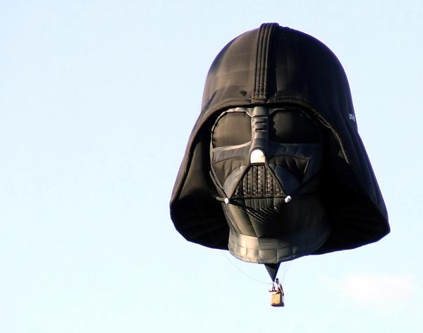 071611 rg DarthVaderBalloon 01 La montgolfière de Darth Vader de sortie