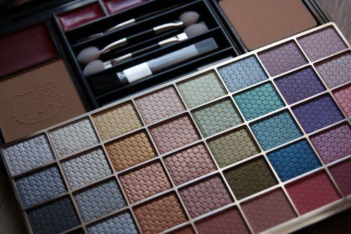 Maquillage Hello Kitty 3.JPG