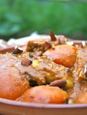TAJINE DE POULET AUX ABRICOTS ET AMANDES TAJINE DE POULET AUX ABRICOTS ET AMANDES