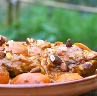 TAJINE DE POULET AUX ABRICOTS ET AMANDES TAJINE DE POULET AUX ABRICOTS ET AMANDES