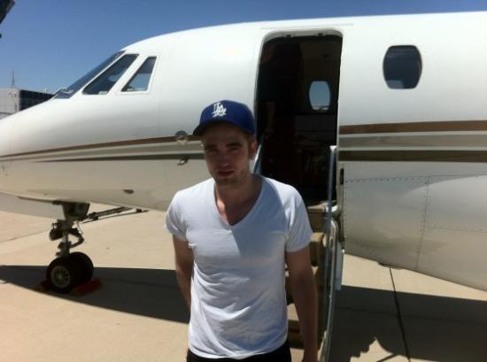 Robert Pattinson prend un jet privée à Toronto