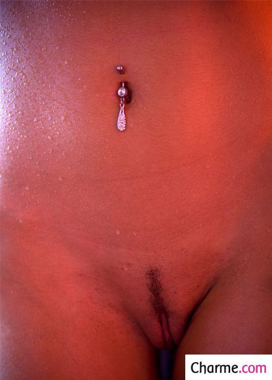 Babe nue du lundi : immanquable! babe nue brune shooting charme a poil