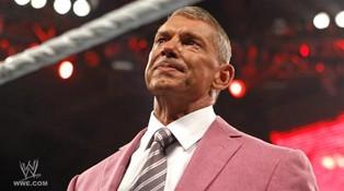 Vincent McMahon en pleurs Le Président de la WWE relevé de ses fonctions par Triple H