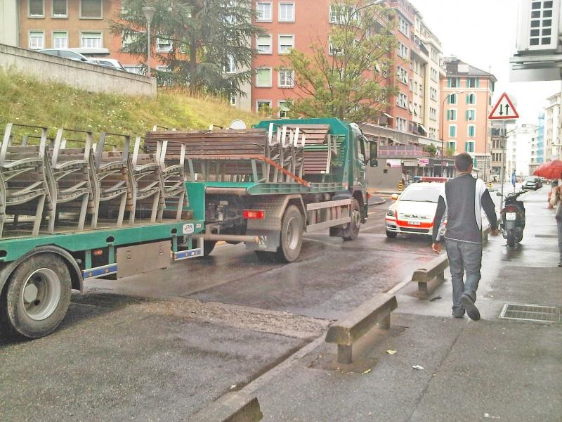 Quand la police bloque la rue pendant une vingtaine de minutes! 3.jpg