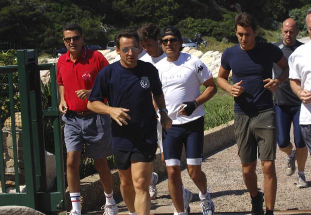 sarkozy_au_fort_de_bregancon_reference Sarkozy en vacances, Kadhafi reprend Brega