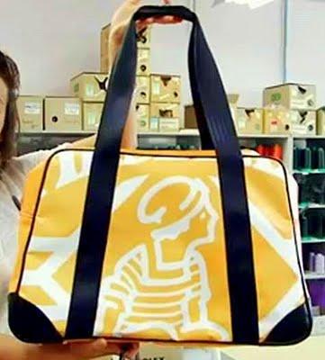 UNE BONNE IDEE DE RECYCLAGE PUBLICITAIRE UNE BONNE IDEE DE RECYCLAGE PUBLICITAIRE