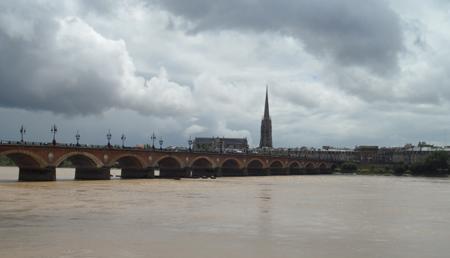 bordeaux vue depuis la rive droite