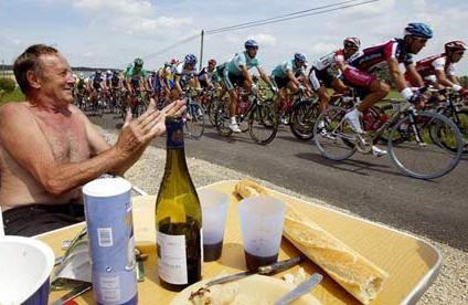 Tour de France... vin et encouragement.jpg