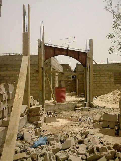 Kaffrine : un palais au pays des mégalithes http://farm7.static.flickr.com/6124/5939435751_6bb5ff1b2e_z.jpg