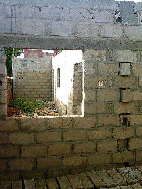 Kaffrine : un palais au pays des mégalithes http://farm7.static.flickr.com/6002/5939989356_be03ed405c_z.jpg