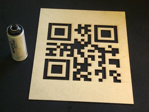 qr pochoir Art et Techno : tagger un QR Code et laissez un message