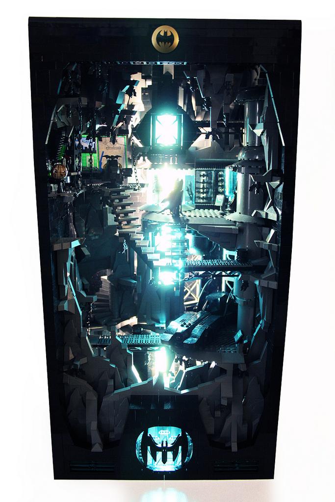 5893679815_082415ed9d_b La Batcave en Lego !