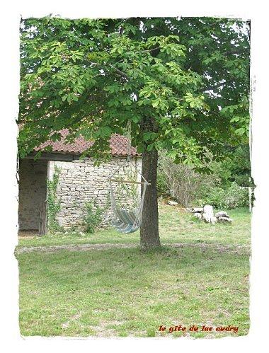 De retour, la souris vous souhaite un bon dimanche hammac-maronnier-gite-du-lac-audry-1.jpg