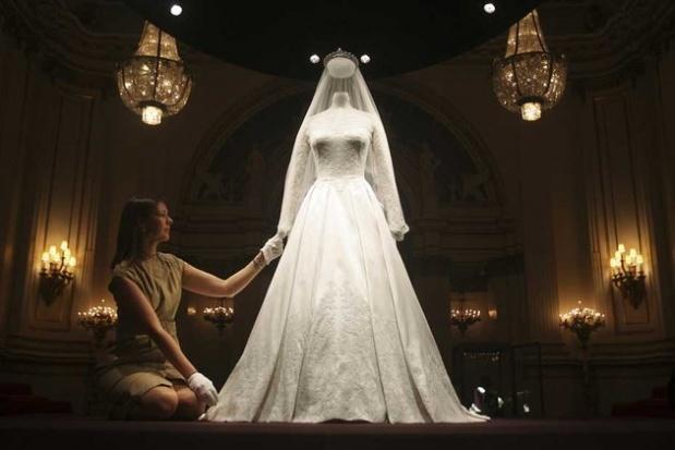 robe-de-mariee-de-kate-middleton-exposee-a-buckingham-palace-REUTERS_scalewidth_630 robe-de-mariee-de-kate-middleton-exposee-a-buckingham-palace-REUTERS_scalewidth_630