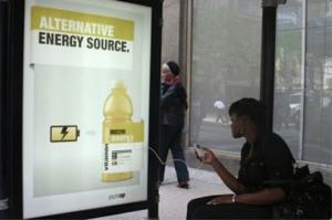 Les publicités Vitamin Water peuvent recharger vos iDevices !