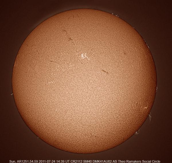 Le soleil du 24 Juillet 2011 avec zoom sur AR 1254 et protubérance