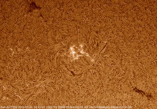 Le soleil du 24 Juillet 2011 avec zoom sur AR 1254 et protubérance