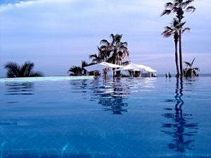 swimming-pool_2477566.jpg