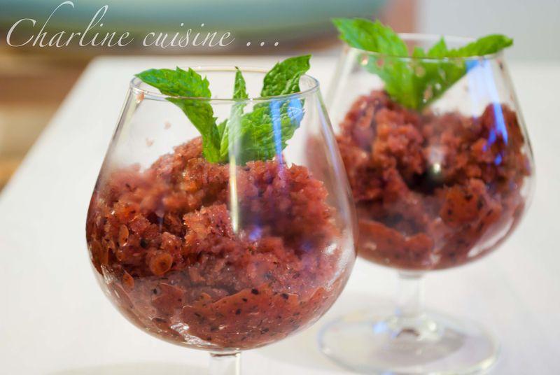 Granité à la mangue, myrtilles et menthe Granite_