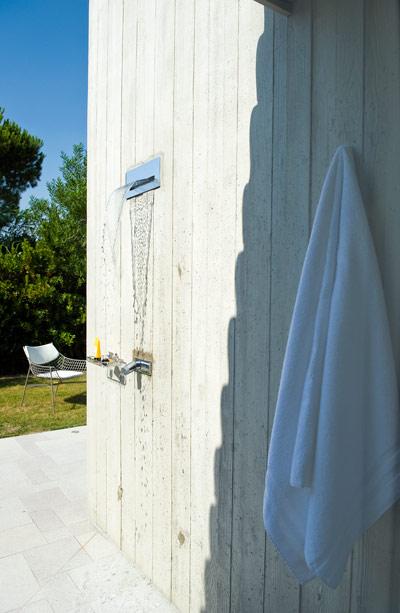 New-Villas-Sezz-Saint-Trop-douche-exterieur-Hoosta-magazine New-Villas-Sezz-Saint-Trop-douche-exterieur-Hoosta-magazine