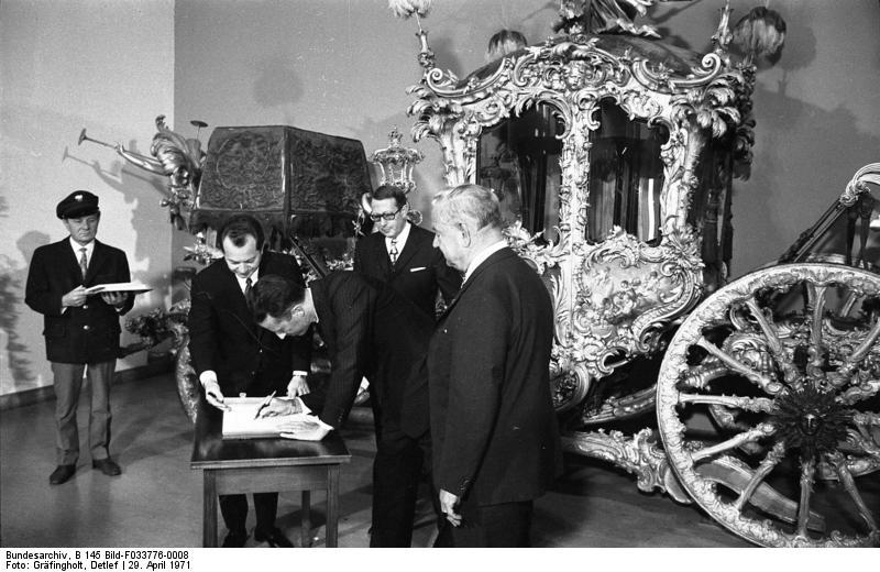 File:Bundesarchiv B 145 Bild-F033776-0008, München, Staatsbesuch König von Belgien.jpg