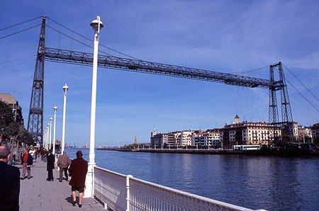 Le pont suspendu à Bilbao.