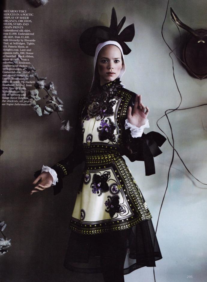 Arizona Muse & Freja Beha Erichsen par Mario Testino pour Vogue UK Septembre 2011 photo Arizona Muse Freja Beha Erichsen par Mario Testino pour Vogue UK Septembre 2011 6