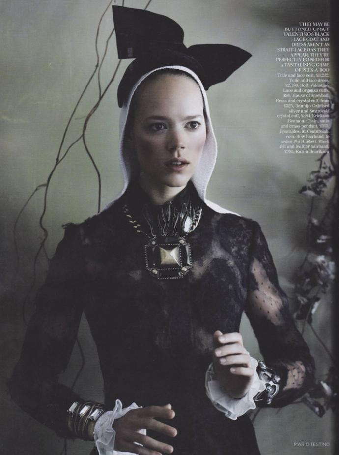 Arizona Muse & Freja Beha Erichsen par Mario Testino pour Vogue UK Septembre 2011 photo Arizona Muse Freja Beha Erichsen par Mario Testino pour Vogue UK Septembre 2011 7