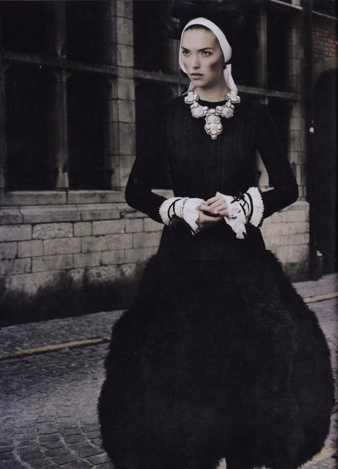 Arizona Muse & Freja Beha Erichsen par Mario Testino pour Vogue UK Septembre 2011 photo Arizona Muse Freja Beha Erichsen par Mario Testino pour Vogue UK Septembre 2011 10