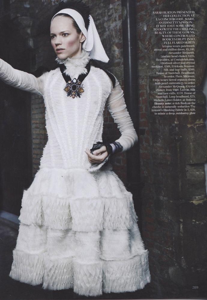 Arizona Muse & Freja Beha Erichsen par Mario Testino pour Vogue UK Septembre 2011 photo Arizona Muse Freja Beha Erichsen par Mario Testino pour Vogue UK Septembre 2011 9