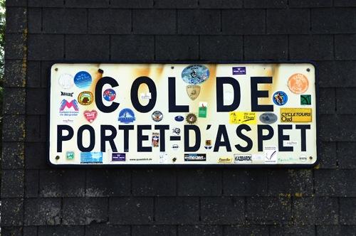 Des cols. À la pelle. Toute la journée. Jusqu’à... Des cols. À la pelle. Toute la journée. Jusqu’à...