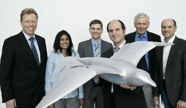 l’équipe festo et l'oibot l’équipe festo et l'oibot