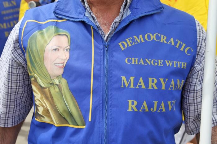 106 jours de sit-in pour les iraniens et 0 couvertures médiatique!!! 20110806_8736-ssssss1111.jpg