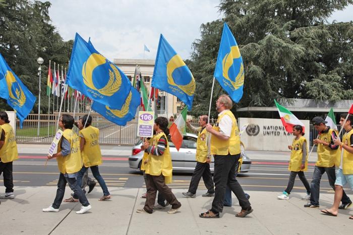 106 jours de sit-in pour les iraniens et 0 couvertures médiatique!!! 20110806_8747-ssssss1111.jpg