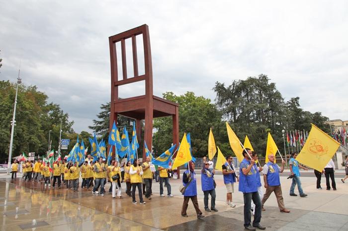 106 jours de sit-in pour les iraniens et 0 couvertures médiatique!!! 20110806_8753-ssssss1111.jpg