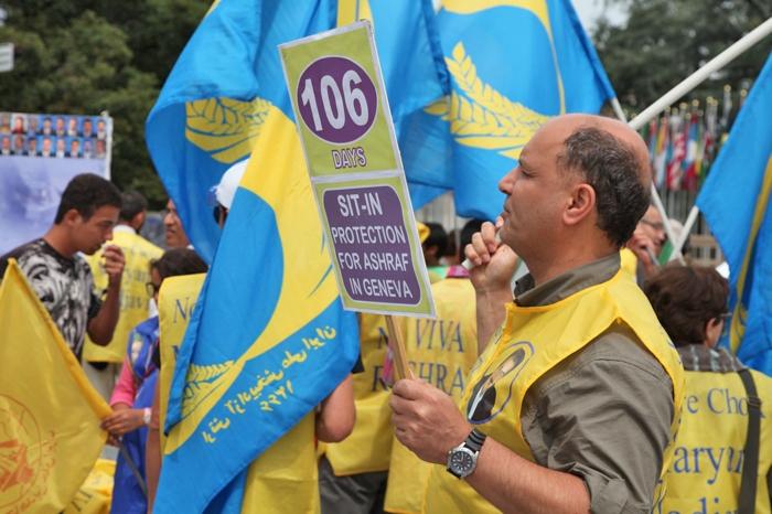 106 jours de sit-in pour les iraniens et 0 couvertures médiatique!!! 20110806_8729-ssssss1111.jpg