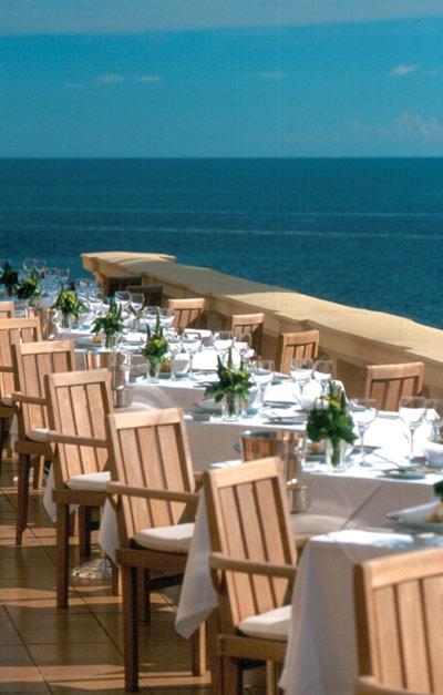 restaurant-terrasse-exterieur-Royal-Riviera-St-Jean-Cap-ferrat-Hoosta-magazine-paris