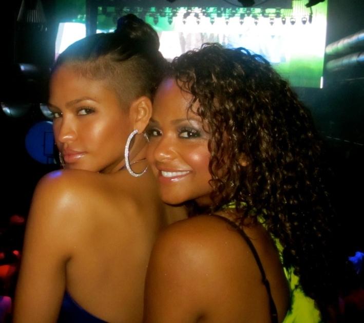 cass_xtina KAYRHYTHM NEWS : LADY GAGA ASSISTE AU CONCERT DE BRITNEY, RIHANNA ALLUME UN VIEILLARD SUR SCENE, NICKI MINAJ ET KELLY ROWLAND ONT DES INCIDENTS DE GARDE-ROBE, JAY ET KANYE WEST JOUENT ENCORE AVEC LES RUMEURS ILLUMINATI