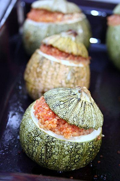 COURGETTES FARCIES A LA SEMOULE ET PIMENT D'ESPELETTE plat-8533.JPG