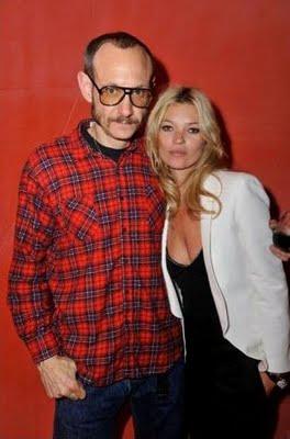 Kate Moss s'amuse avec Terry Richardson pour Mango !