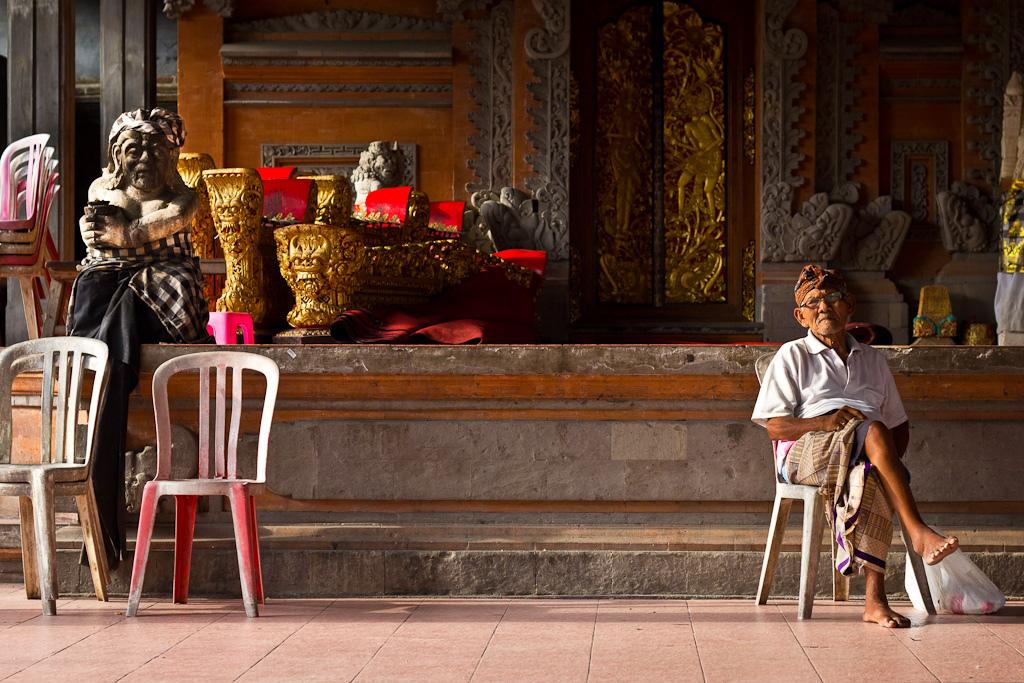 J95 / Scène de vie : Les statues J95 / Scène de vie : Les statues