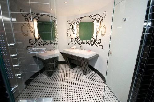 bath-room-2-Hotel-Chez-Swan-Canada-Hoosta-magazine-paris