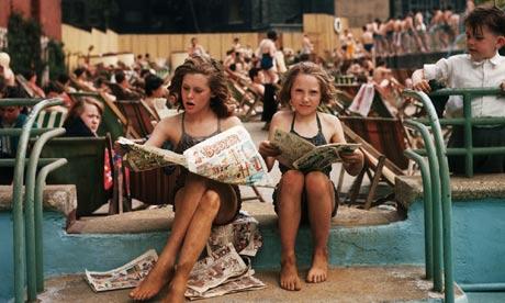 Girls-Reading-Comics-at-O-001 Comic Girls Assemble !!!