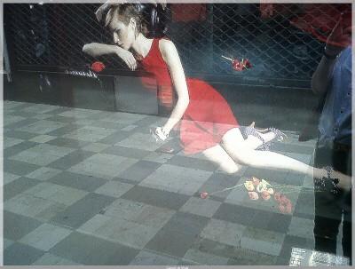 Yellow Korner, passage de l'Argue yellow korner kourtney roy sel-portrait popies 1.jpg