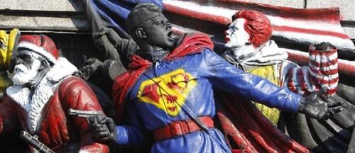 soviet-army-monument-gets-superhero-makeover-01 GUERILLA POLITICO-ARTISTIQUE