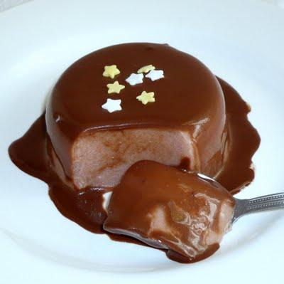 Panacotta griotte-poire-acérola et son coulis de chocolat noir