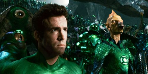 Ryan Reynolds en compagnie des Green Lantern